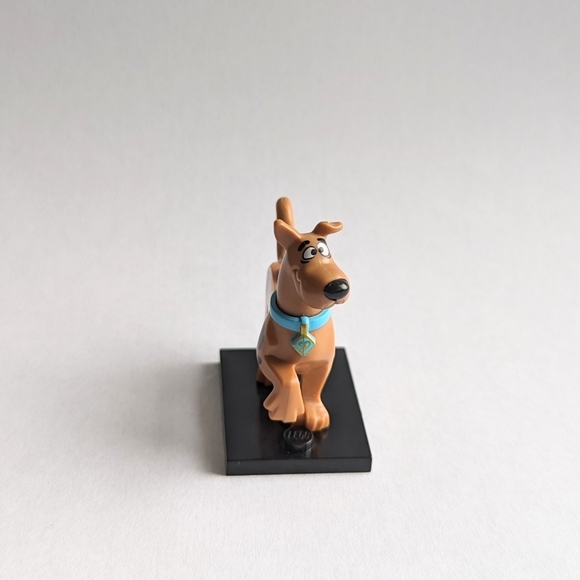 LEGO Scooby-Doo Minifigure - Picture 2 of 5
